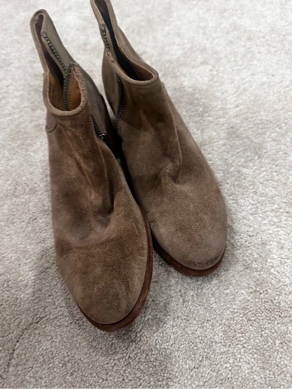 Womens Frye tan Suede side-zip Bootie, size 7.5 Never worn